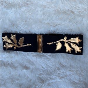 🌻 4/$25 Vintage 90s black gold flower waist belt